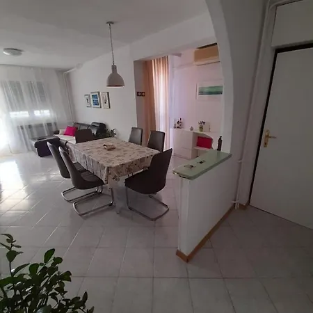 Maja Apartment *